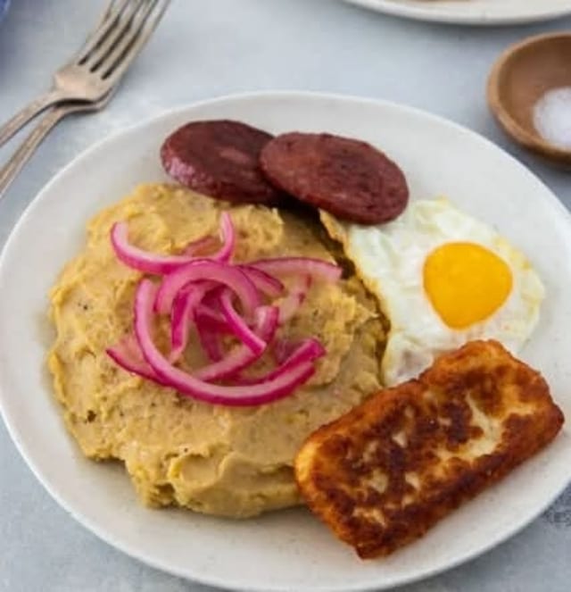 Mangú with eggs.