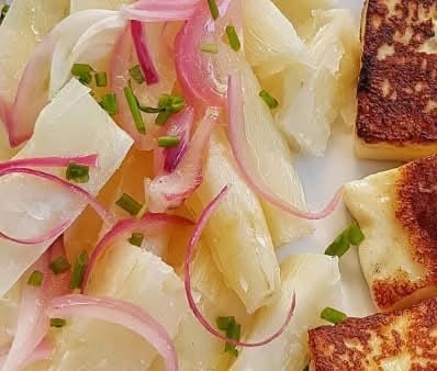 Yuca con huevo & queso frito.