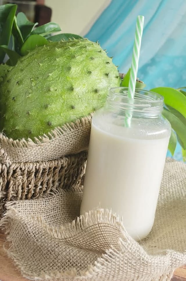 Guanabana Shake Grande.
