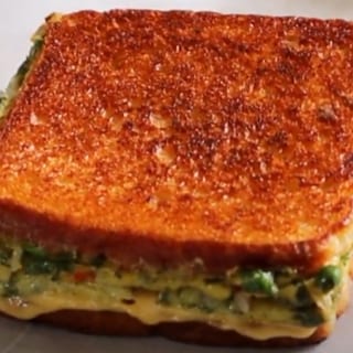 Ceb Y Pimiento Omelette Sandwich